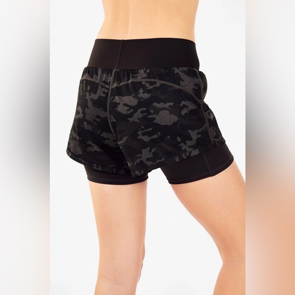 Fabletics Olesia Camo Gym Workout Athletic Double Shorts Sz S - Picture 10 of 10